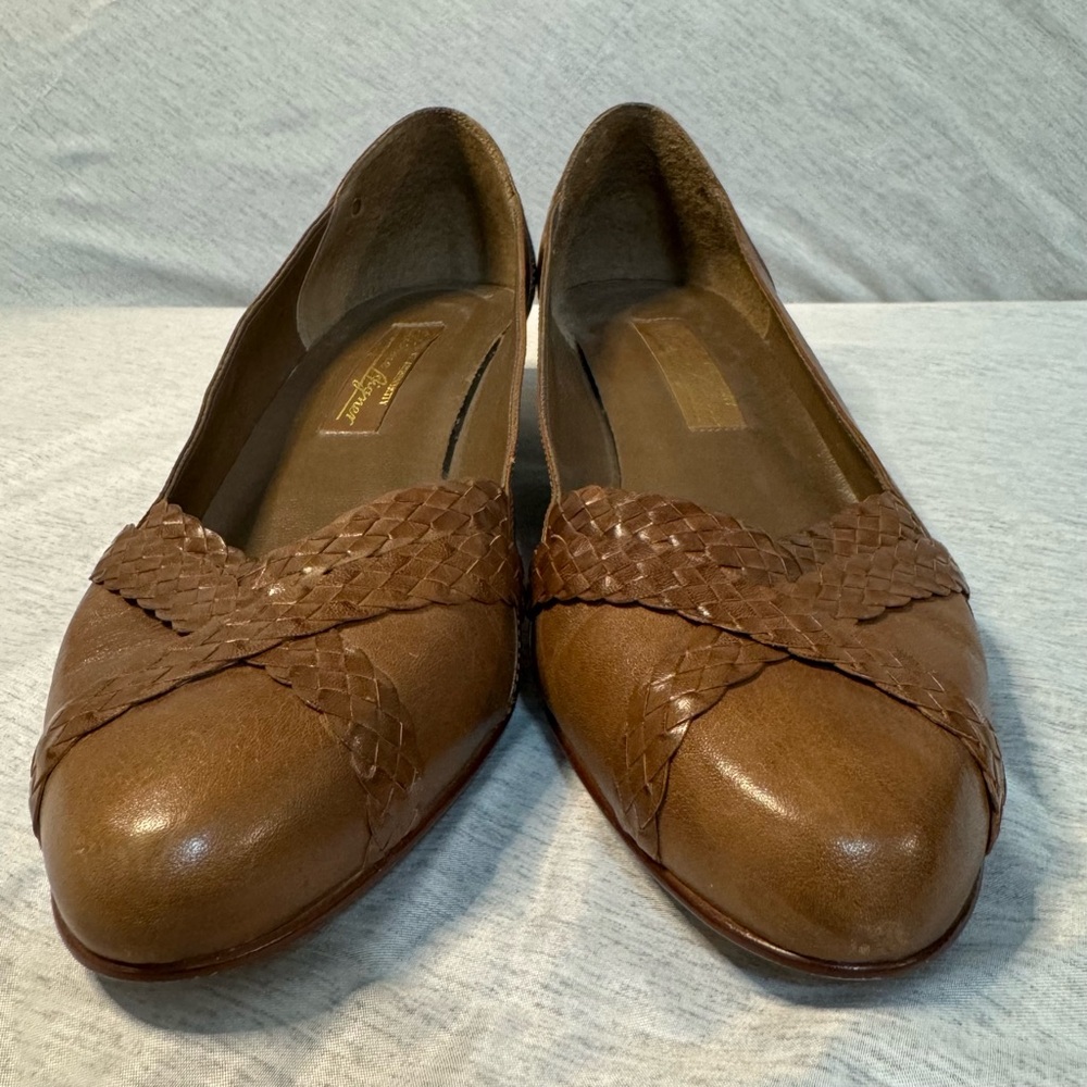 Etienne Aigner low-heeled pumps, Vintage, Brown, Size 8.5,‎ EUC